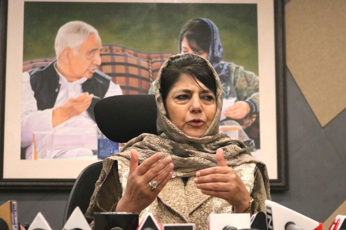 Mehbooba Mufti wants India to initiate dialogue with Pakistan on Kashmir issue