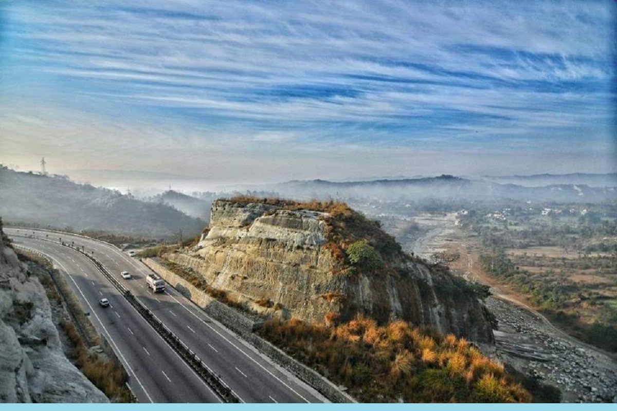 Wednesday ban on civilian traffic on Srinagar highway lifted