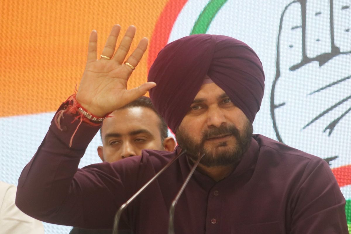LS polls | Navjot Sidhu damages his vocal cords after 80 rallies in 28 days, put on steroids