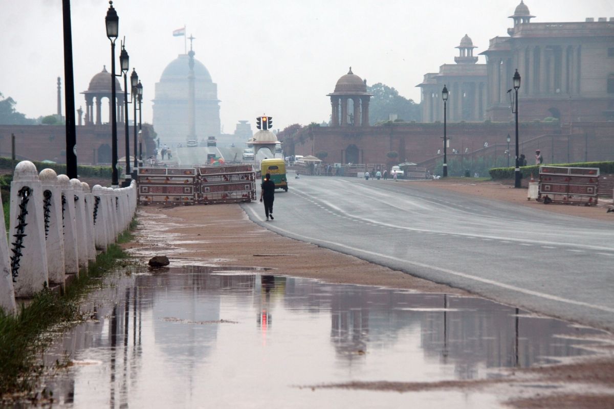 Mercury down as rain lashes Delhi