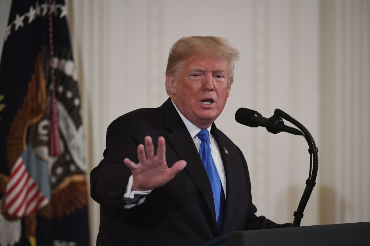 Trump lashes out at press over coverage of his finances