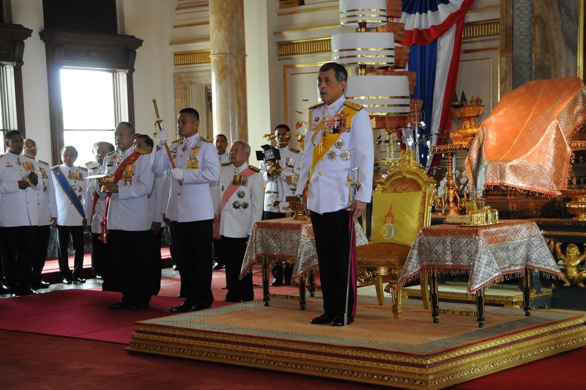 Thailand King Vajiralongkorn marries bodyguard, names her queen