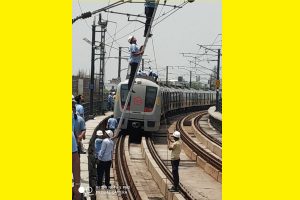 Delhi Metro Yellow Line develops snags, passengers face delay