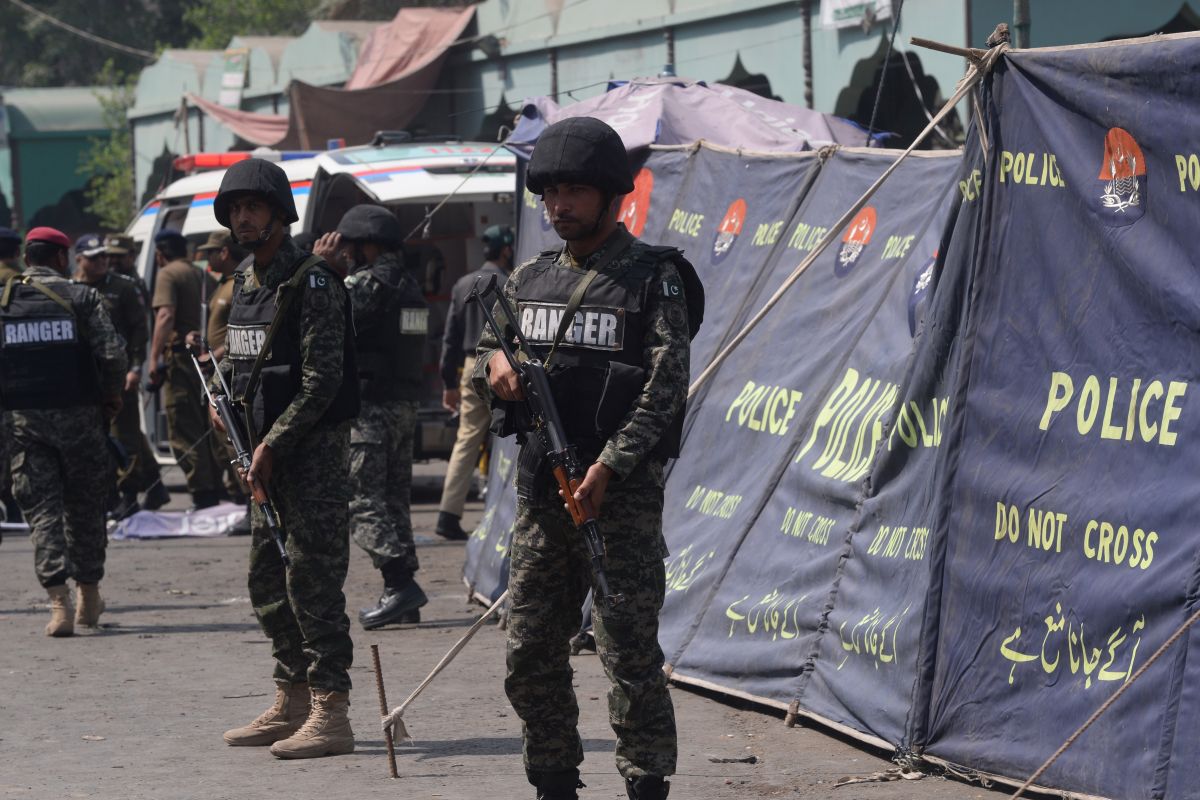 Death toll rises to 11 in Lahore suicide attack outside Sufi shrine