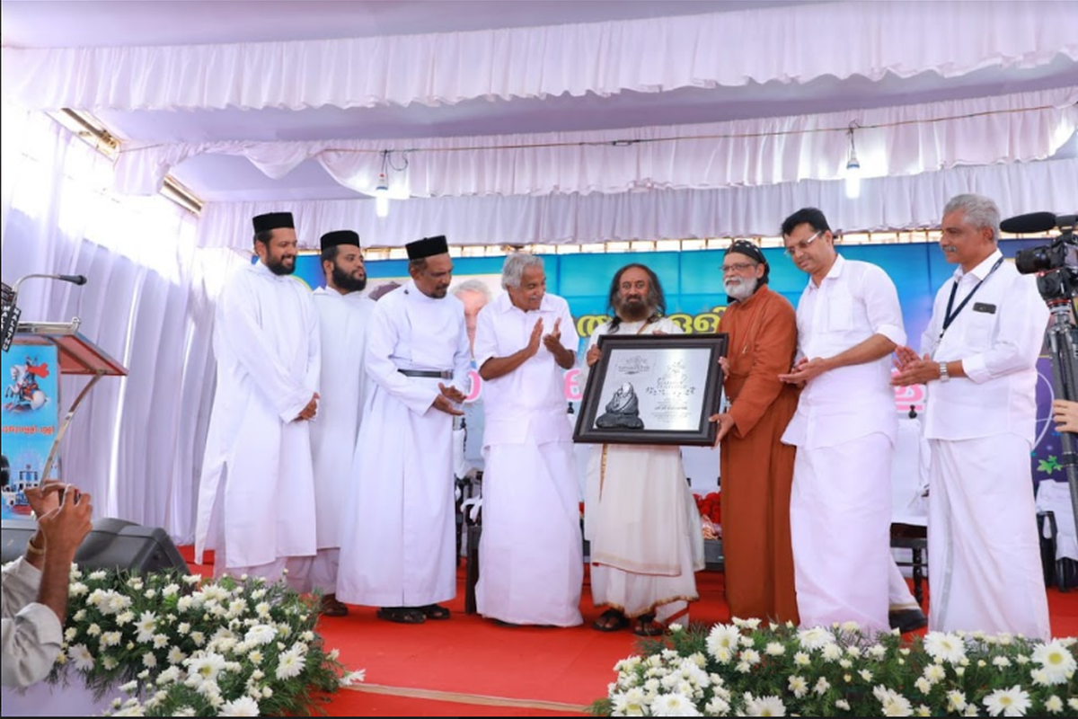 Sri Sri Ravi Shankar awarded Order of St. George by Kerala church