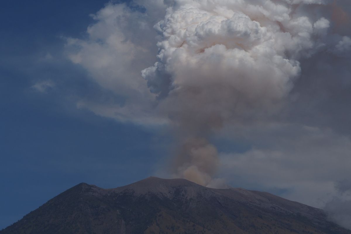Flights cancelled as volcano erupts in Indonesia