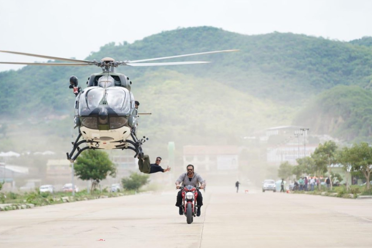 Akshay Kumar does chopper stunt for Rohit Shetty’s Sooryavanshi