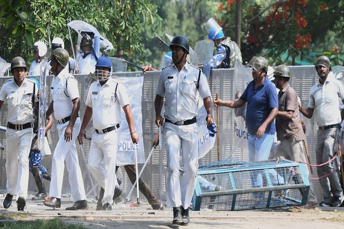 Bengal’s Kanchrapara turns violent with ‘Jai Shri Ram’ slogan, police resort to baton charge