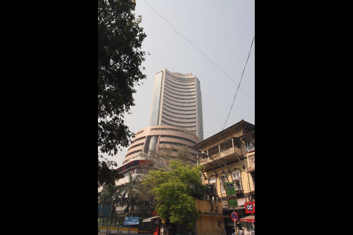 Market turns cautious amid weak global cues as G20 meet begins