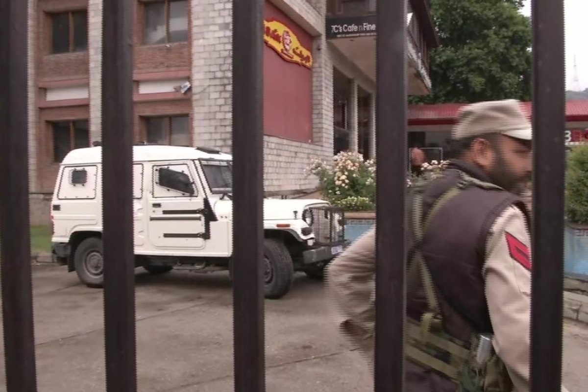 IT raids 10 business premises of deputy mayor financed by J-K Bank