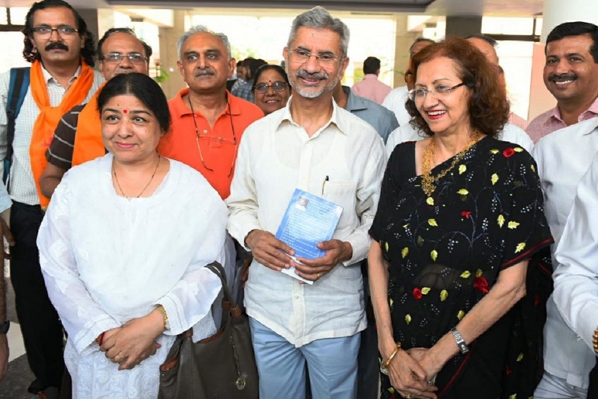 Jaishankar flags off Kailash Mansarovar Yatra