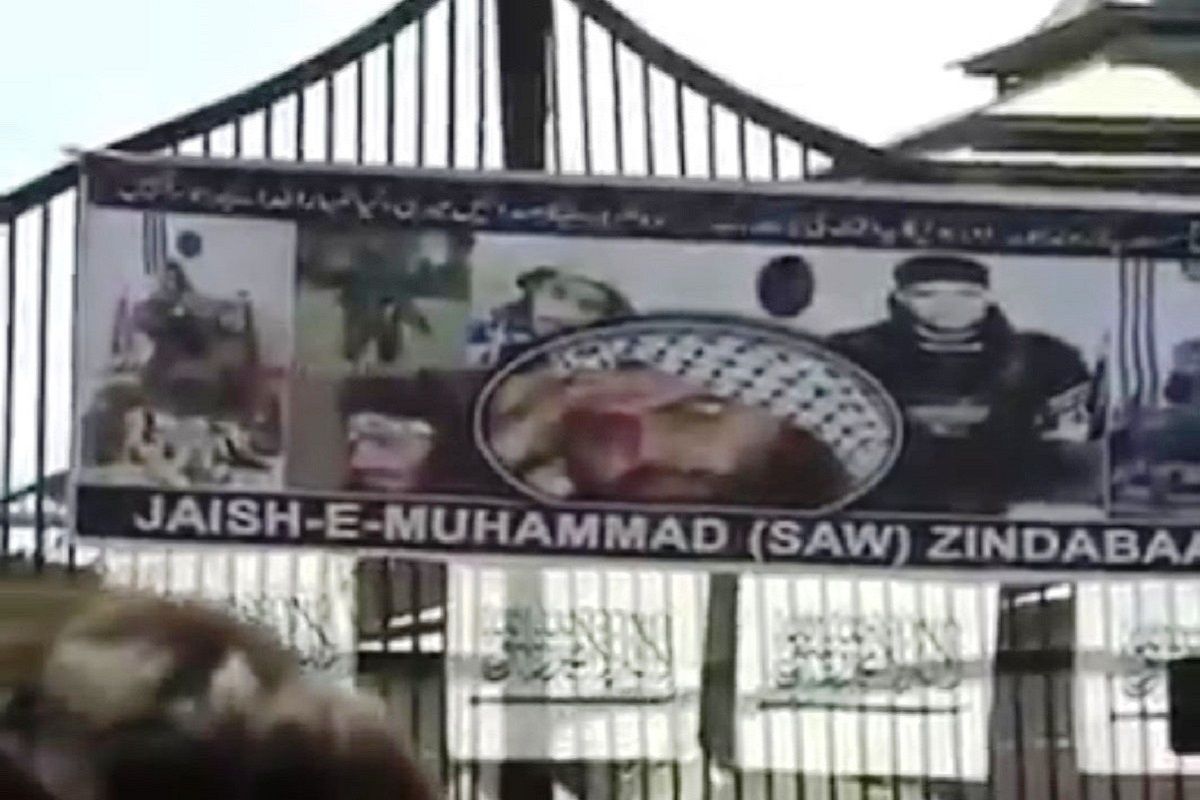 J-K: Protesters display posters of Zakir Musa, Masood Azhar, pelt stones at security forces