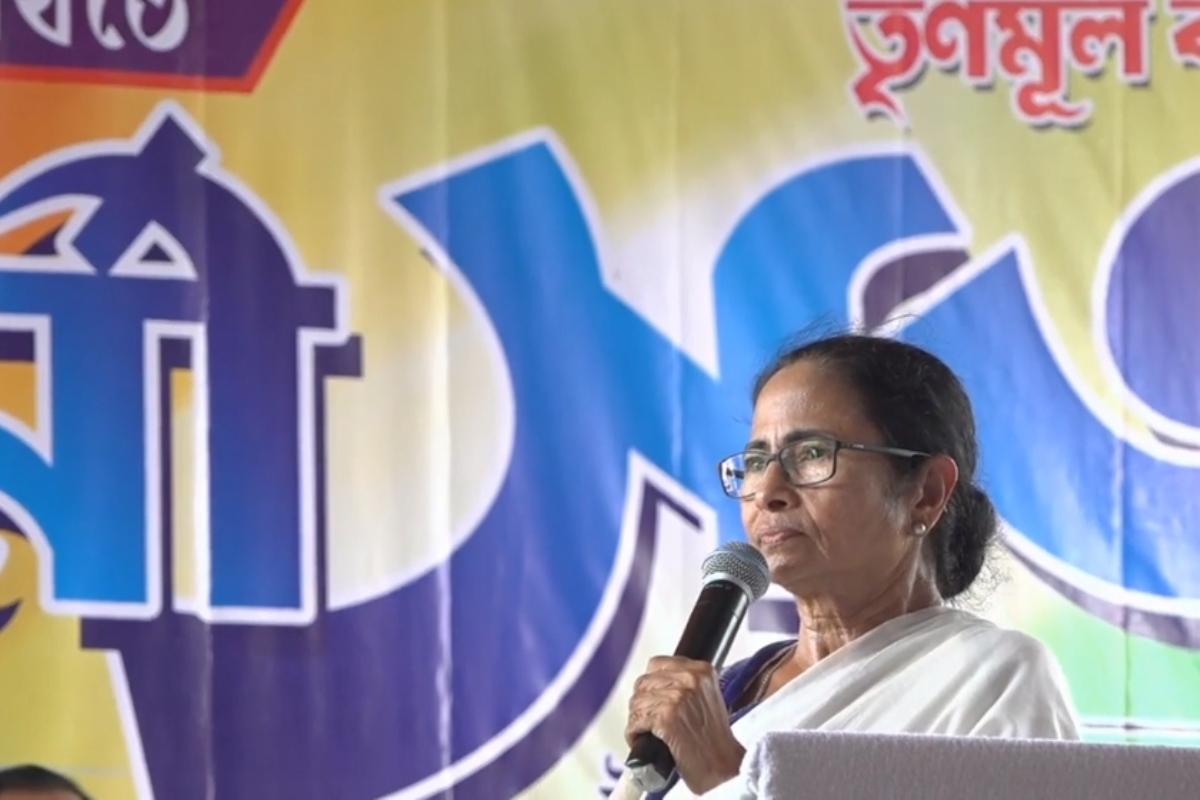 Learn to speak Bengali to stay in Bengal: Mamata Banerjee