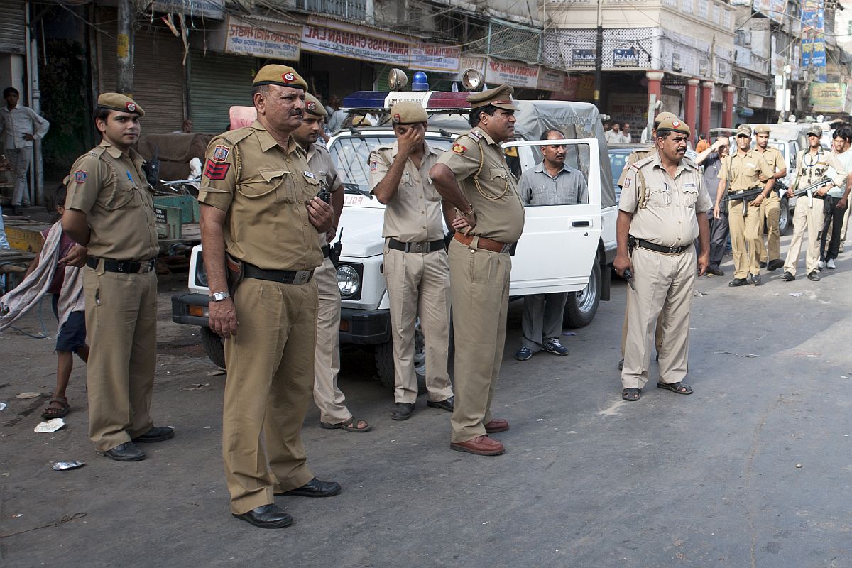 Fake CBI officer conducts raid, arrested