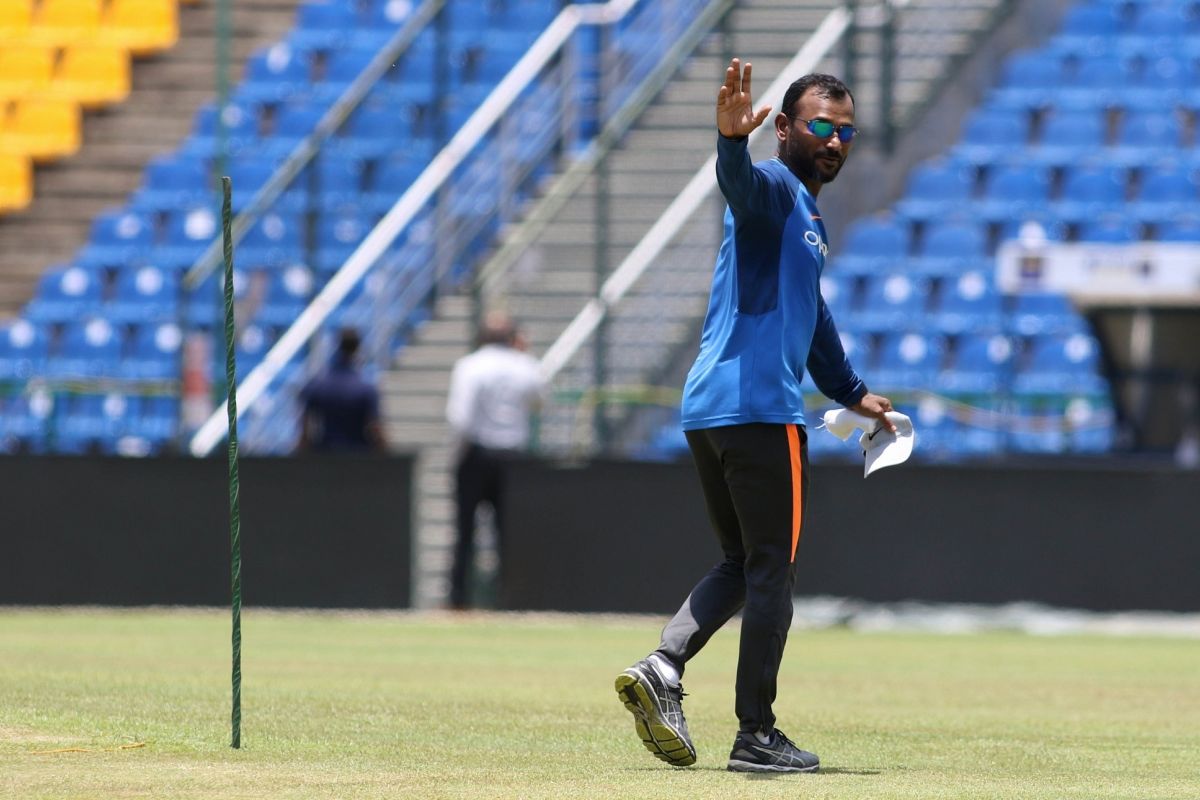 India fielding coach R Sridhar gives fitness tips to cricketers from home