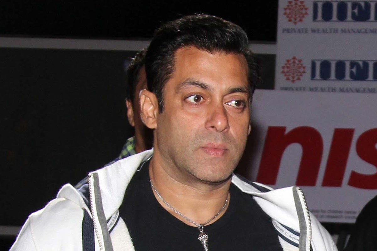 Video: Salman Khan slaps security guard at Bharat Premiere