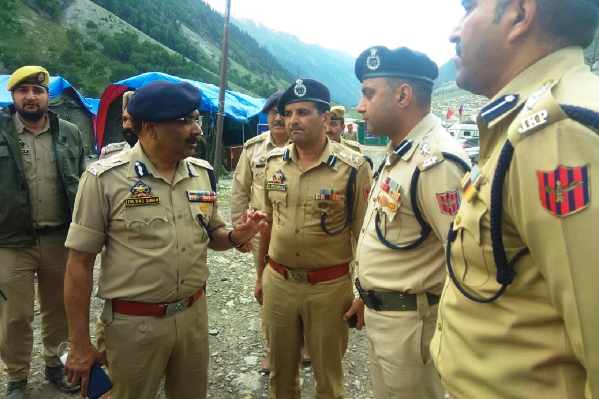 DGP reviews security as first batch of Amarnath pilgrims leaves Jammu