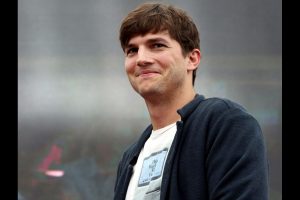 Ashton Kutcher, Mila Kunis mock tabloid reporting their split