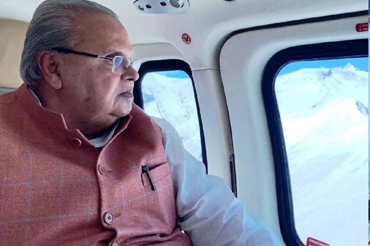 Governor undertakes aerial survey of snow covered Amarnath shrine routes
