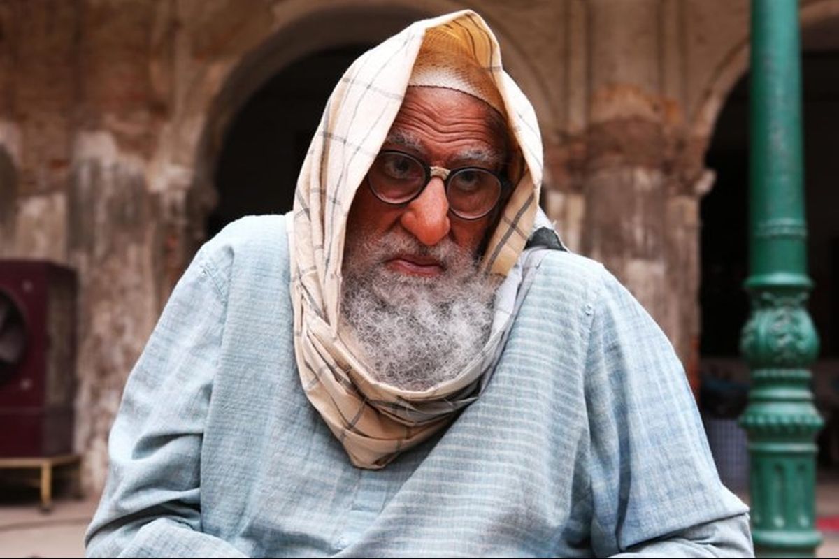 Big B aces old man avatar in ‘Gulabo Sitabo’ first look