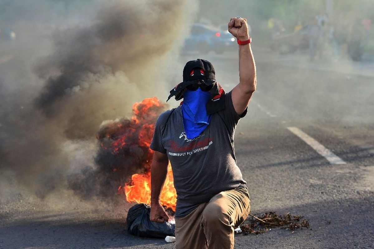Hondurans demand president resigns in protests amid strikes