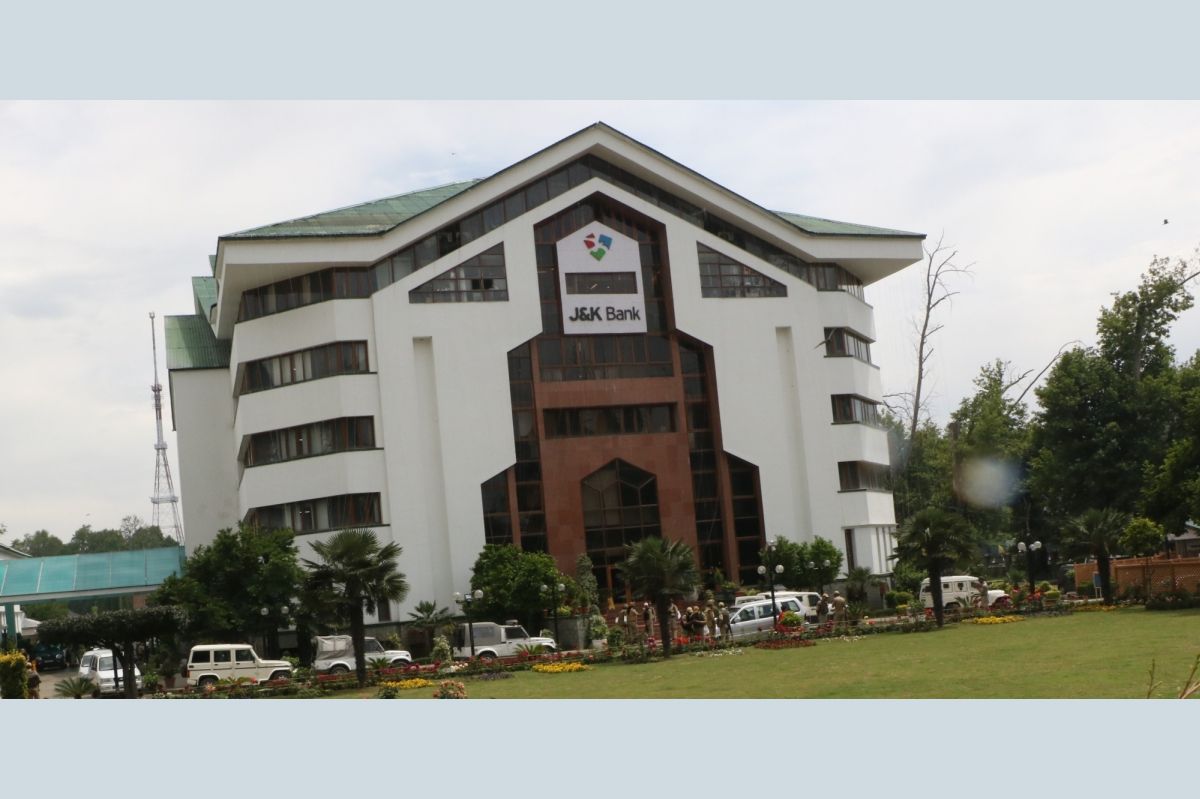 J&K Bank restructured Rs 170 cr loan to Rs 77 cr, paid Rs 50 cr to golf course out of CSR