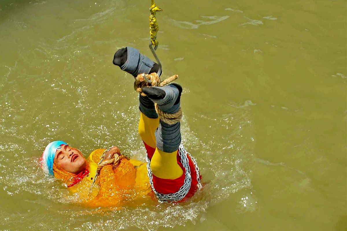 Kolkata magician lowered into river tied, dies underwater after stunt fails
