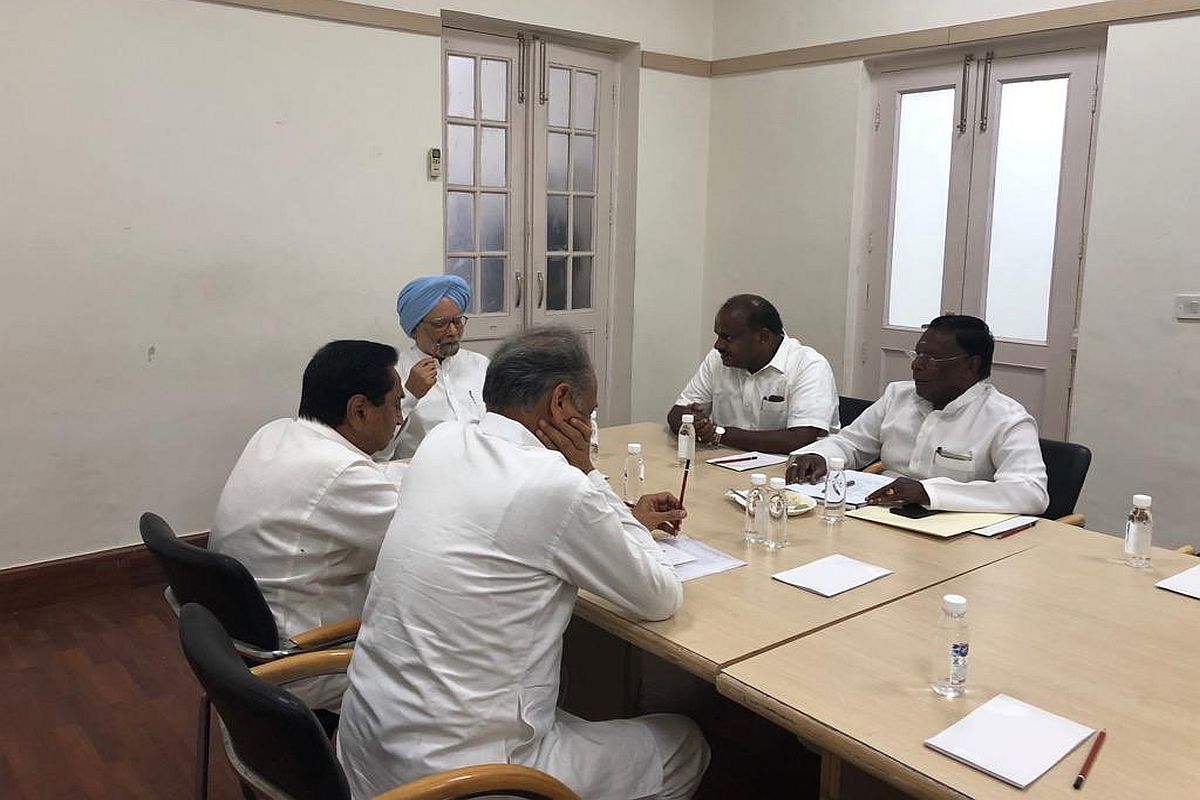 Ahead of Niti Aayog meet, Manmohan Singh meets CMs of Congress-ruled states