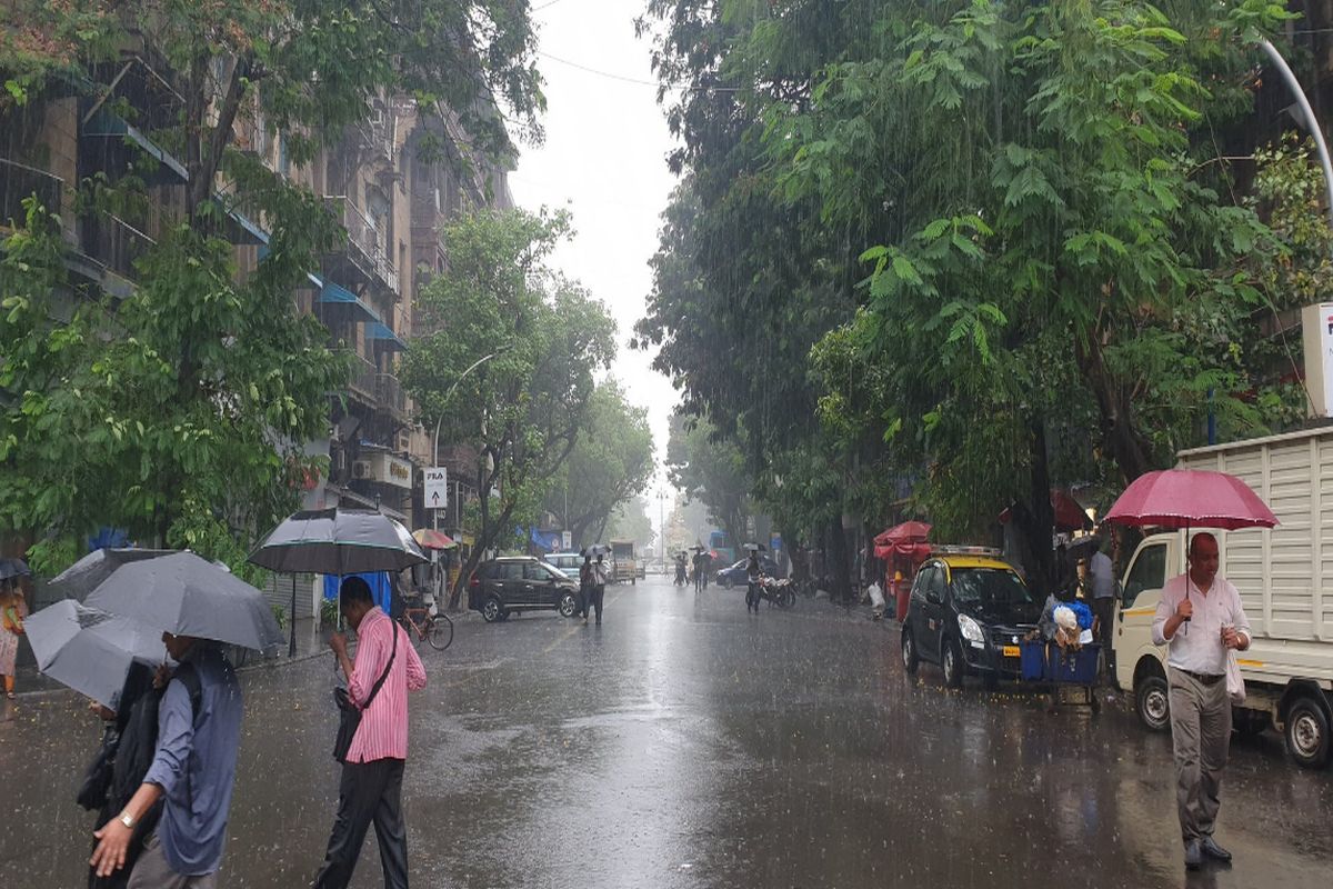 Heavy rains cause waterlogging, traffic jams in Mumbai; IMD predicts more showers in next 24 hours