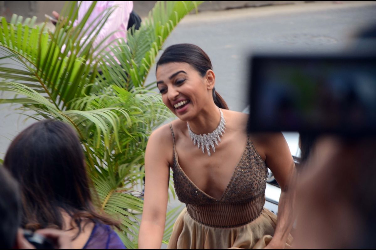 Believe in falling in love with many people: Radhika Apte