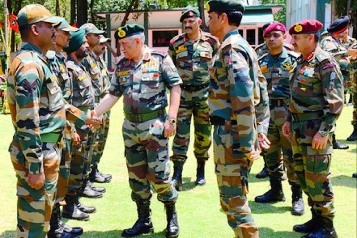Army chief reviews counter-infiltration grid on Akhnoor border