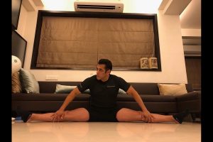 Salman Khan flaunts flexibility with a perfect split