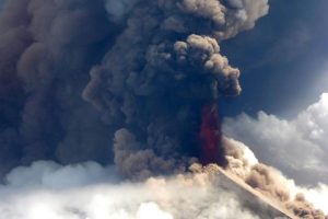 Thousands flee erupting Papua New Guinea volcano