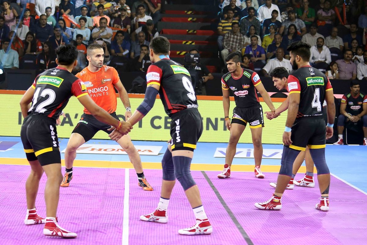 PKL 2019: Bengaluru Bulls inch U Mumba in close contest
