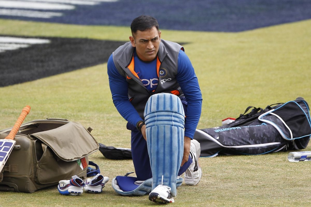 Ravi Shastri defends team’s decision to send Dhoni at No. 7 in World Cup semifinal