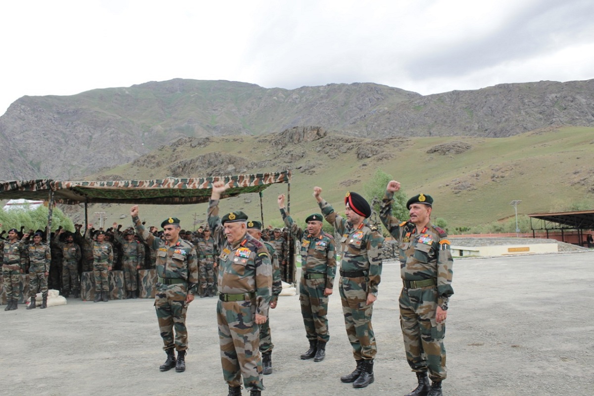 Army chief Bipin Rawat visits Drass