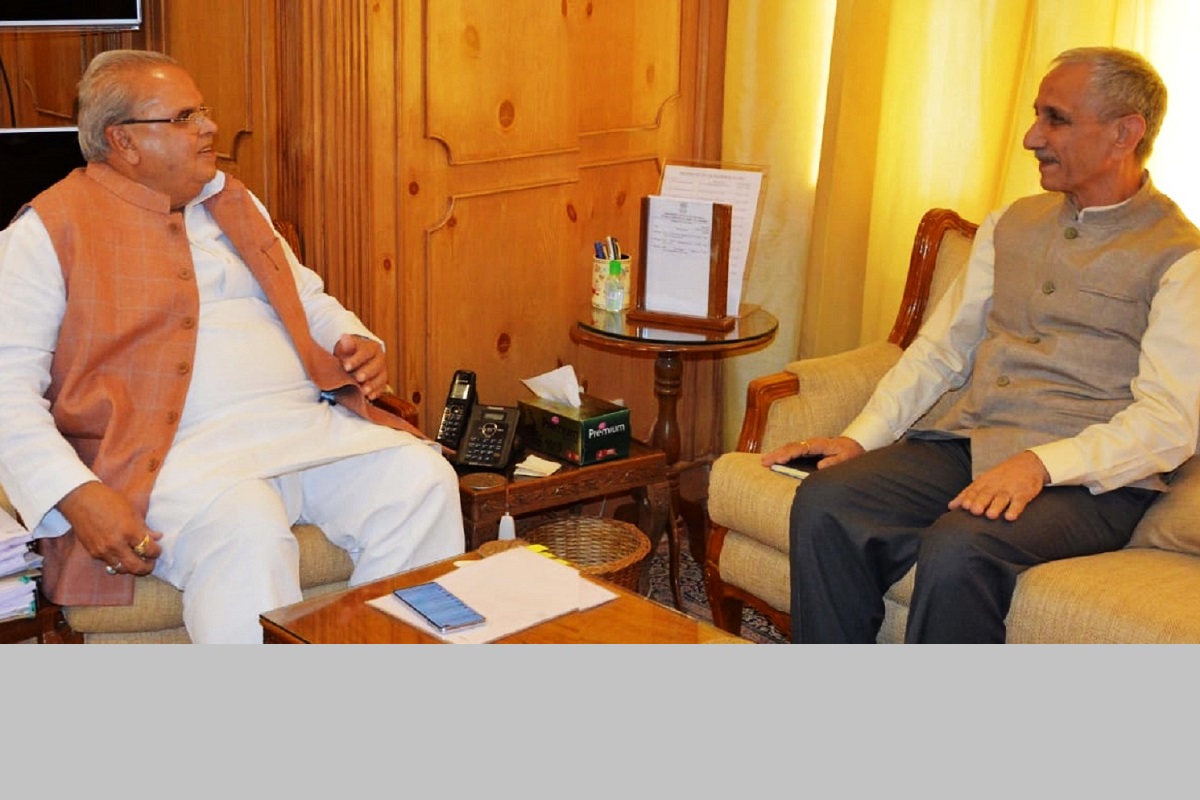 Centre’s special representative on Kashmir meets political leaders in valley