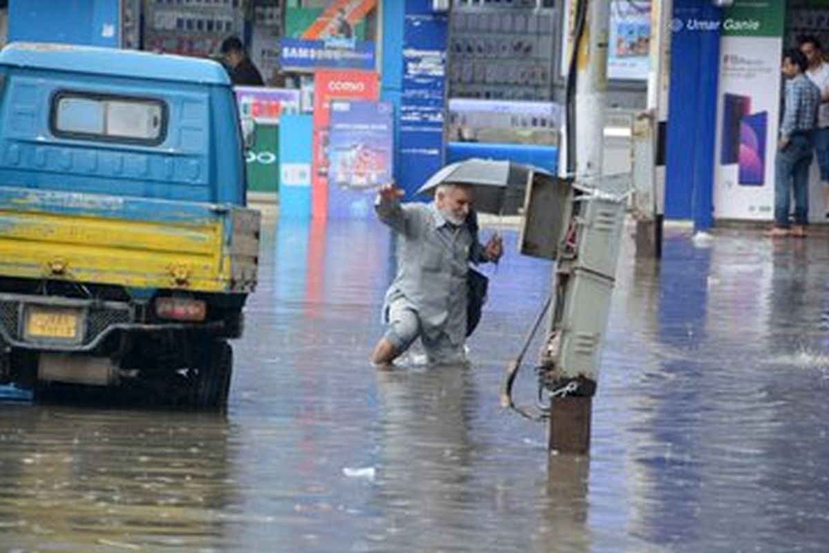 Rain blocks highways, hits electric and water supply in J&K