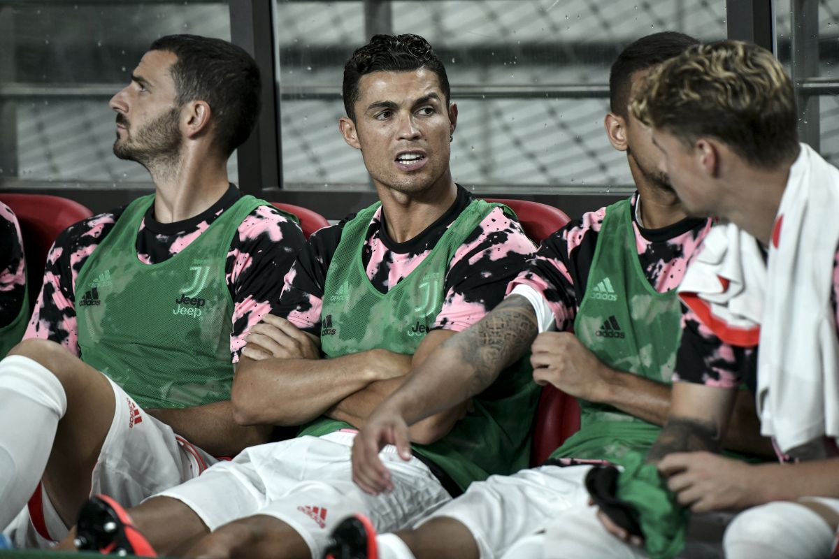Show me the money: South Korean soccer fans to sue over Ronaldo benching