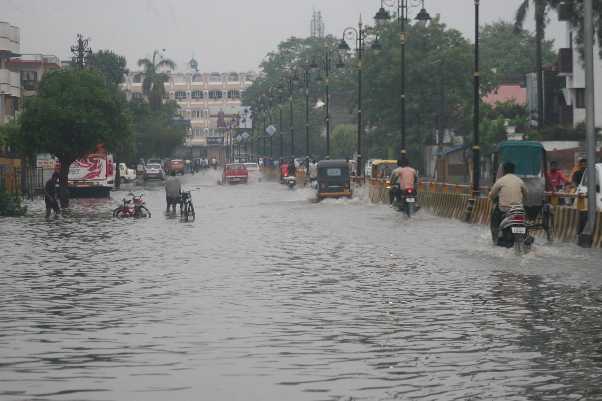 Rain continues to wreak havoc in north Bengal; one dead