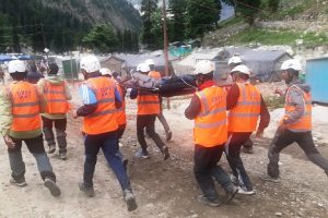 Mountain teams playing crucial role in rescuing Amarnath pilgrims falling sick at heights