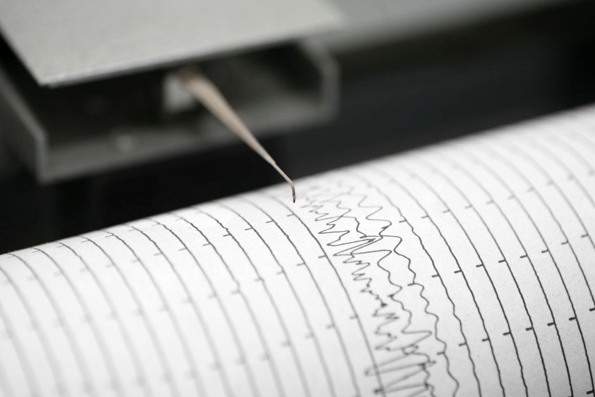 5.7 magnitude earthquake hit Southwest Iran