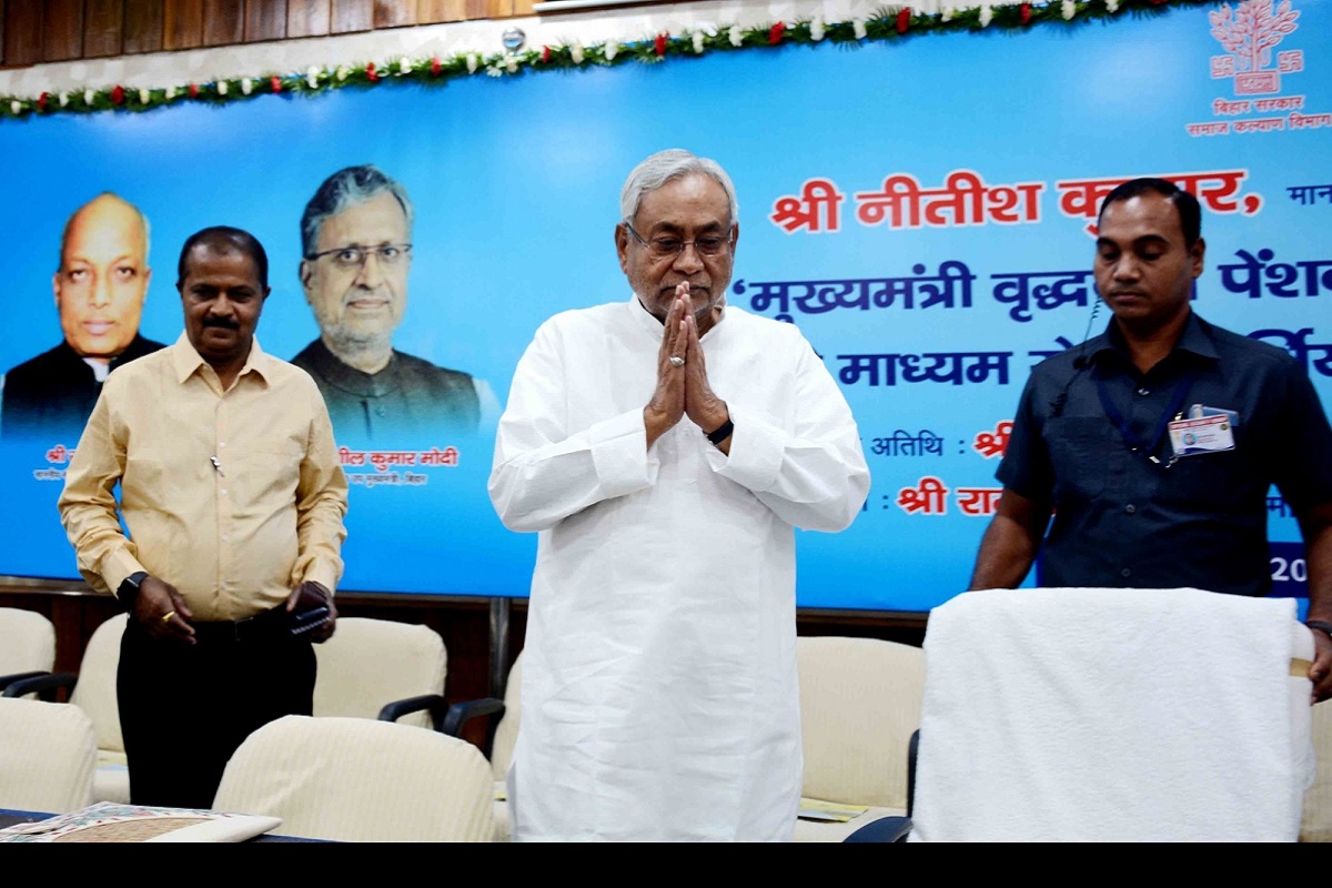 Nitish Kumar earns Opposition’s ire for gifting mangoes amid deaths of children