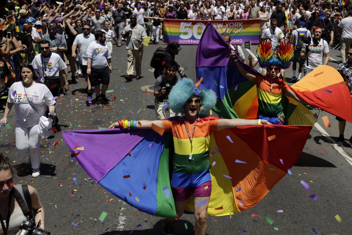 Thousands participate in New York Pride parade