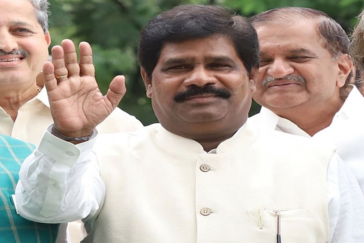 Karnataka minister Nagesh resigns, withdraws support