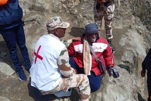 Governor appreciates role of Mountain Rescue Teams in smooth conduct of Amarnath Yatra