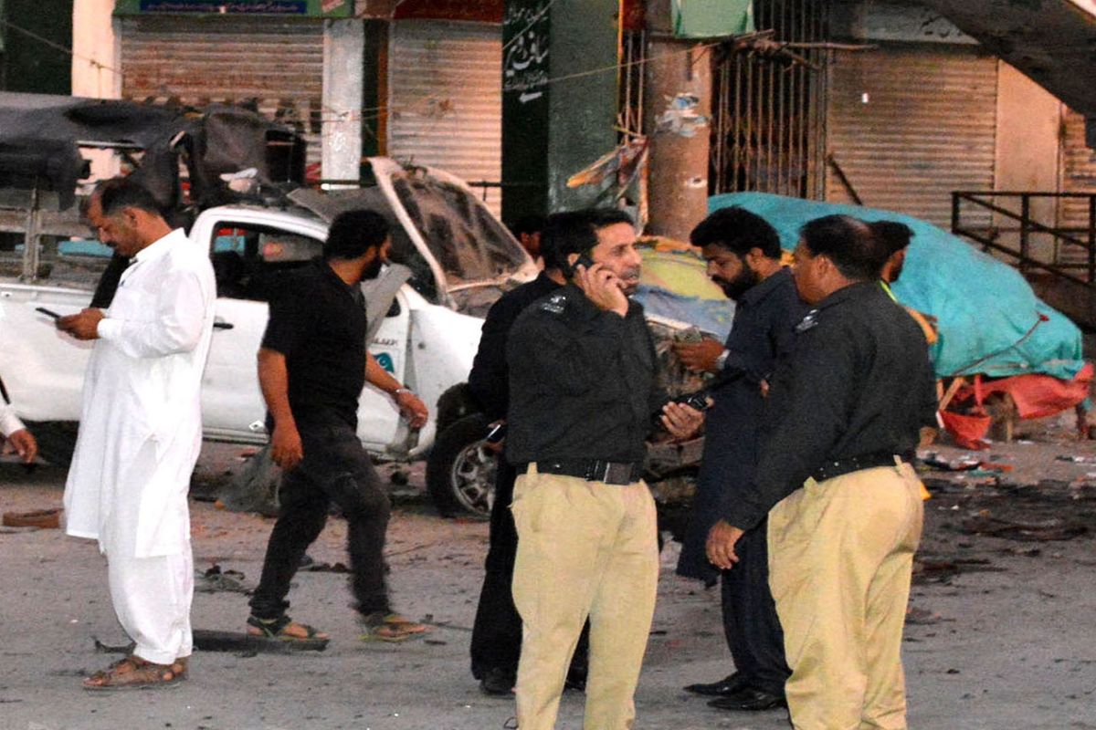 5 killed in blast targeting police vehicle in Pakistan, many injured