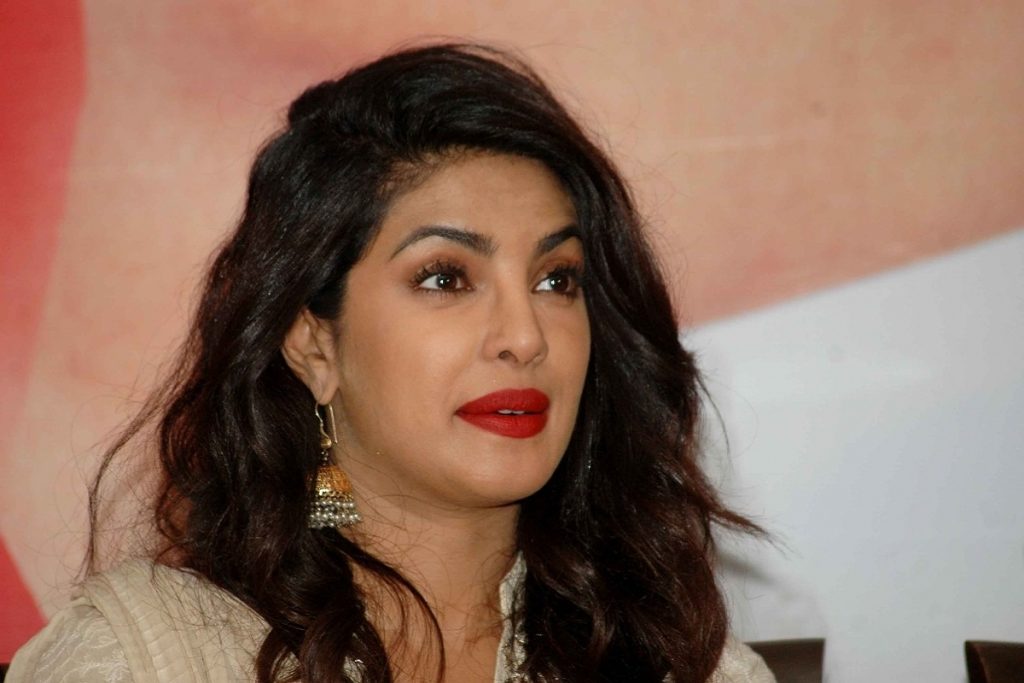 Asthmatic' Priyanka Chopra enjoys a smoke on yacht