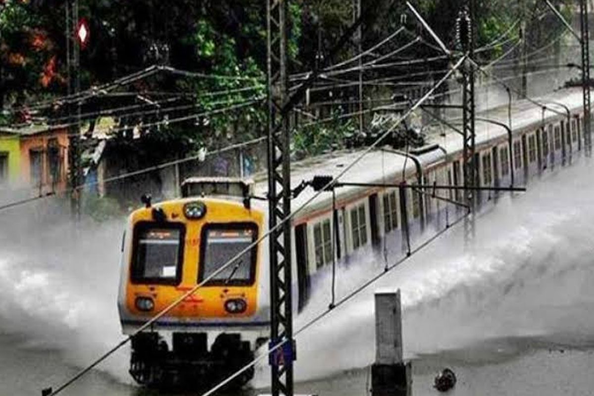 Heavy rain throws life out of gear in Mumbai, many trains cancelled