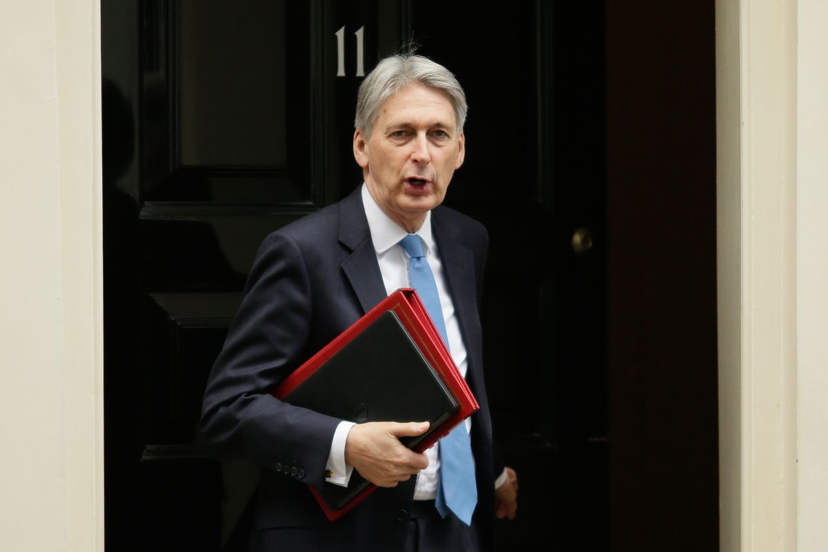 Philip Hammond plans to quit if Johnson becomes UK PM